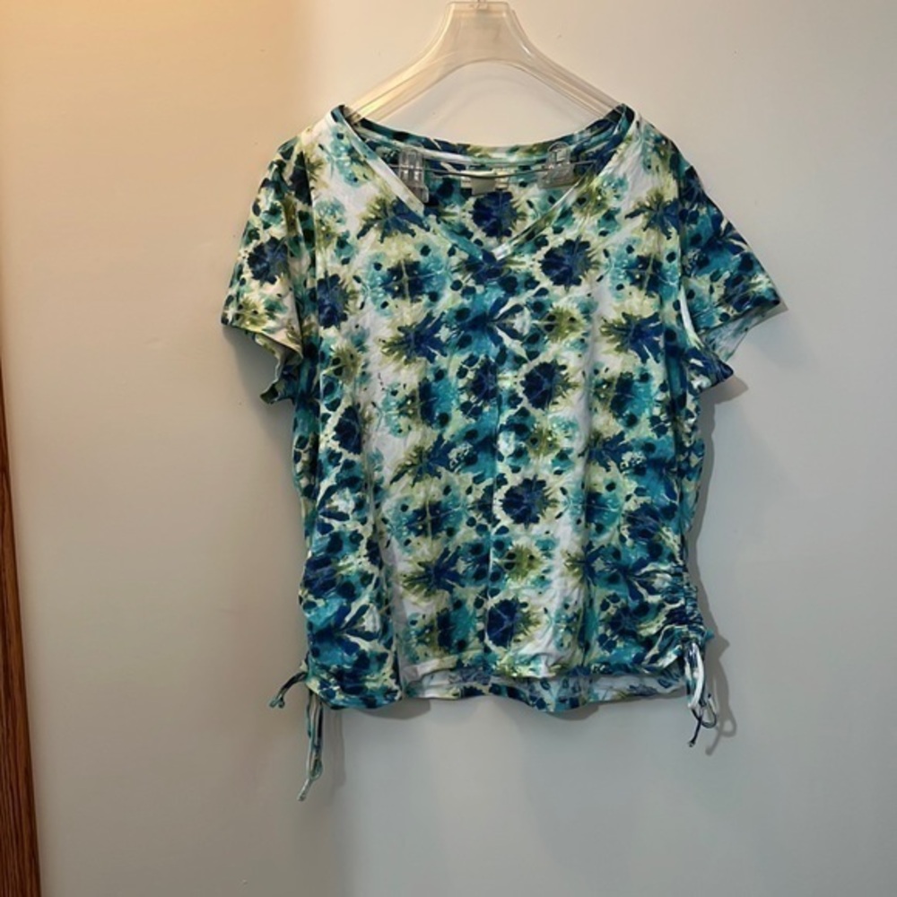 Woman’s one X tie-dye shirt and has ties on both sides